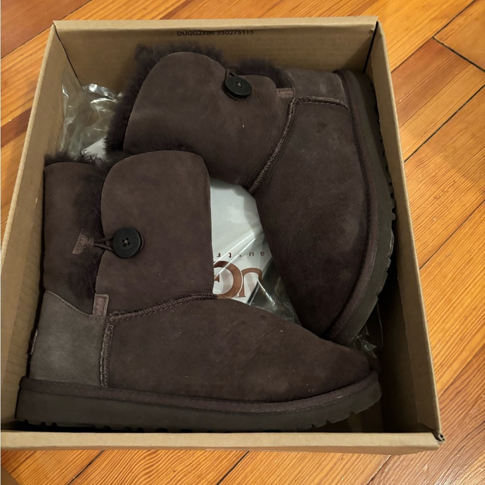 UGG Bailey Button Chocolate Brown Boots Big Kid 5